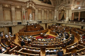 Parlamento sem vergonha de adotar a discrimina��o
