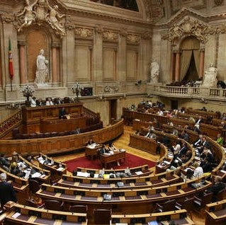 Ao escolher manter na lei esta discriminação, o Parlamento demonstra que só pode ter orgulho na ignorância e no preconceito.