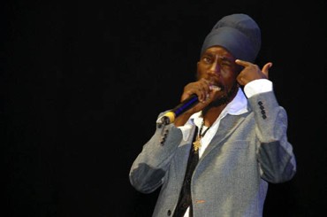 Concerto de Sizzla realizado sob protestos
